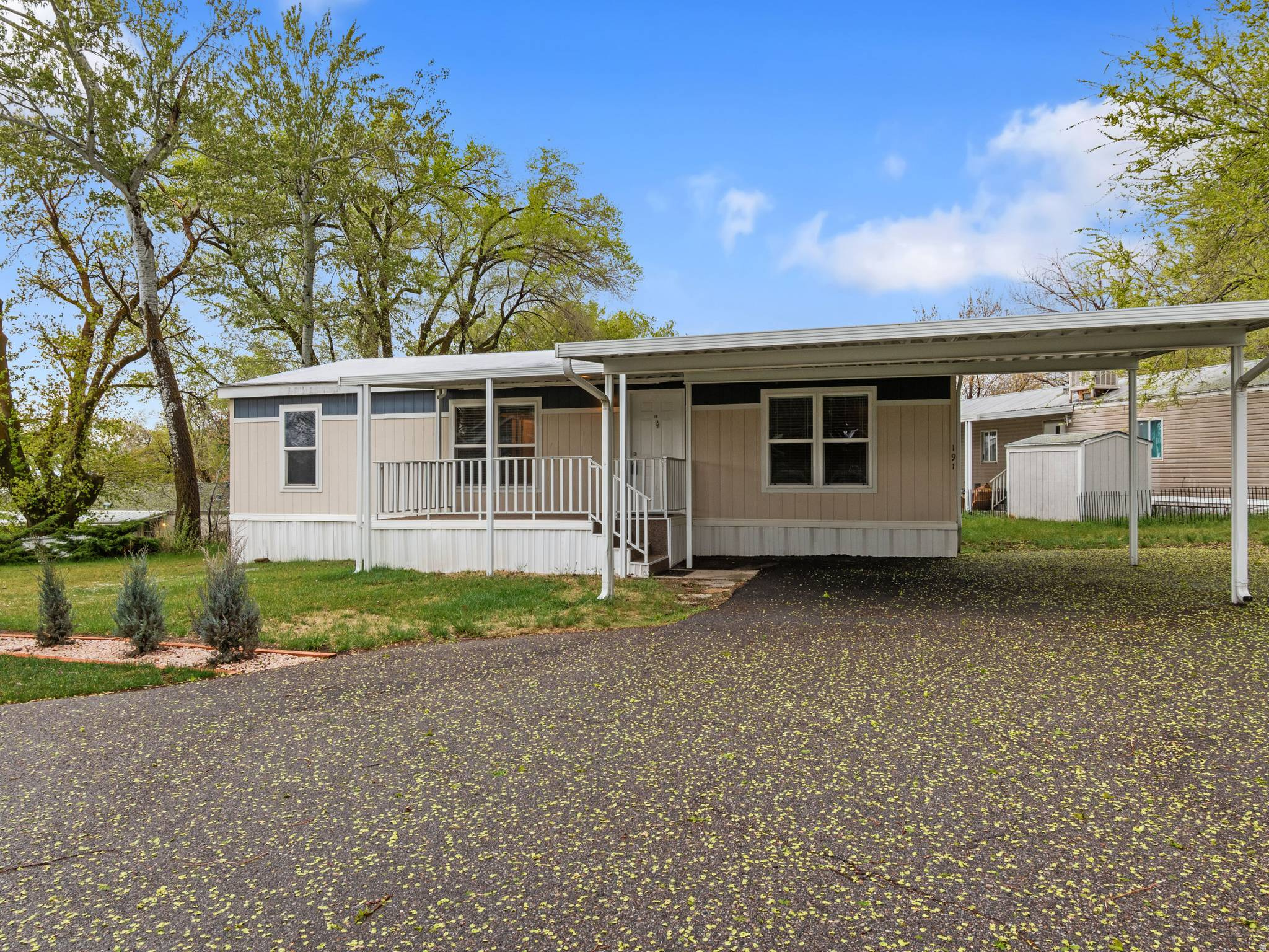 ROLLING HILLS - Residential