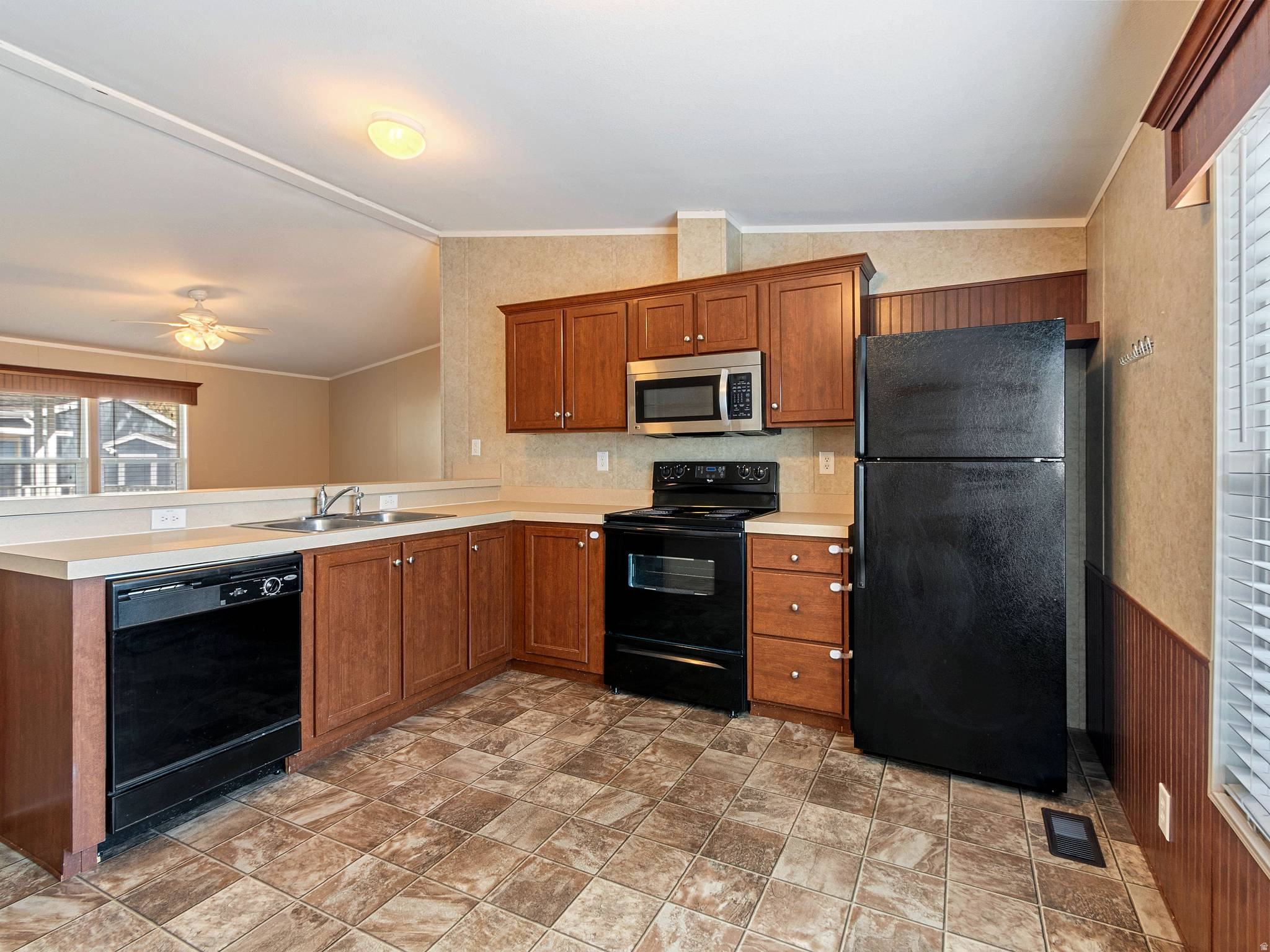 ROLLING HILLS - Residential