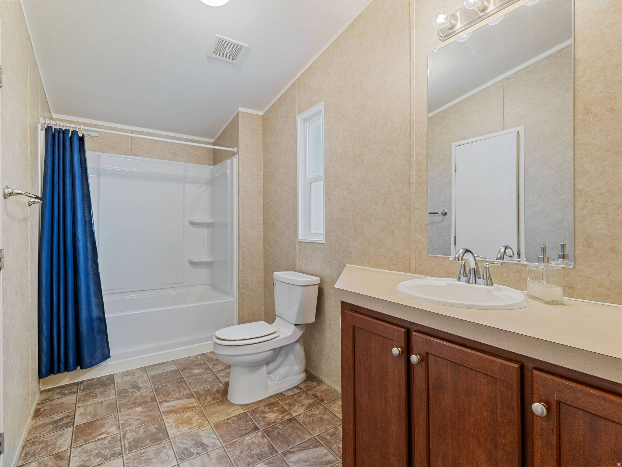 ROLLING HILLS - Residential