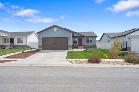 Photo of 2428 E JIM BRIDGER DR, Eagle Mountain, UT 84005 (MLS # 2153291)