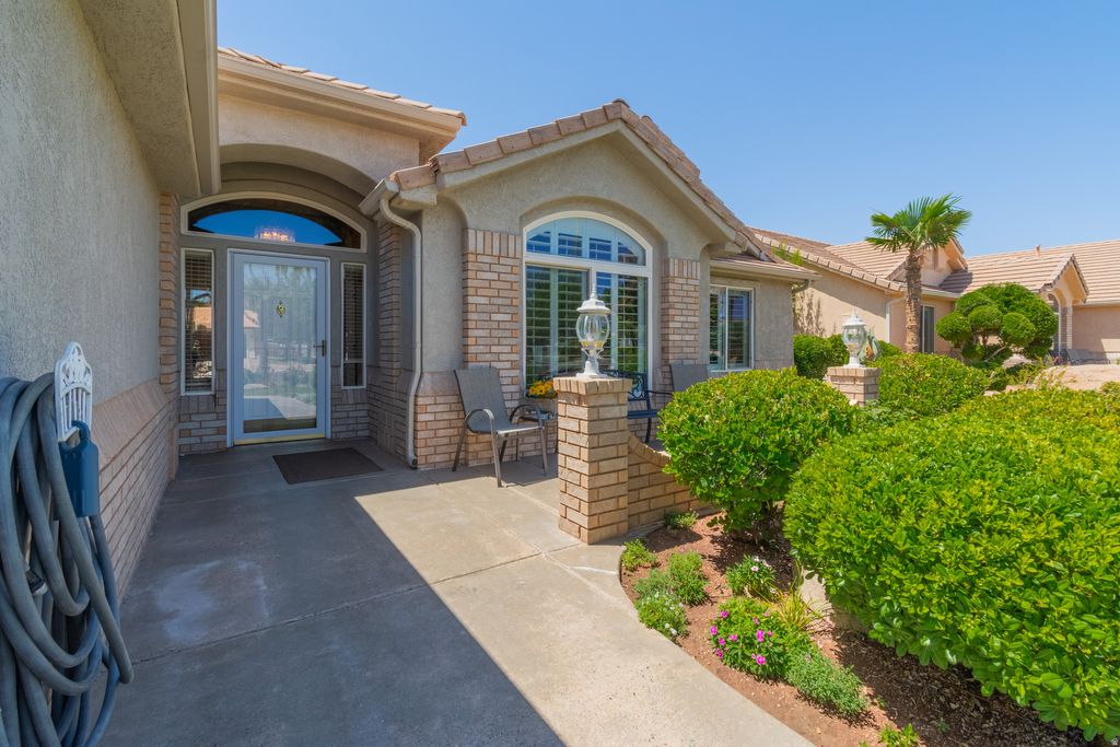 Photo of 3729 RACHEL DR, Santa Clara, UT 84765 (MLS # 2171877)