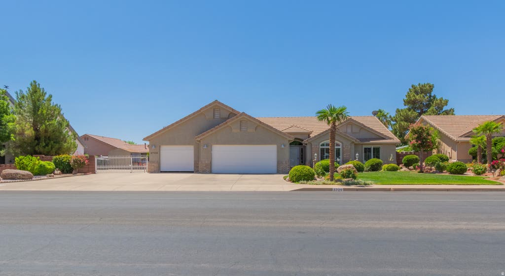 Photo of 3729 RACHEL DR, Santa Clara, UT 84765 (MLS # 2171877)