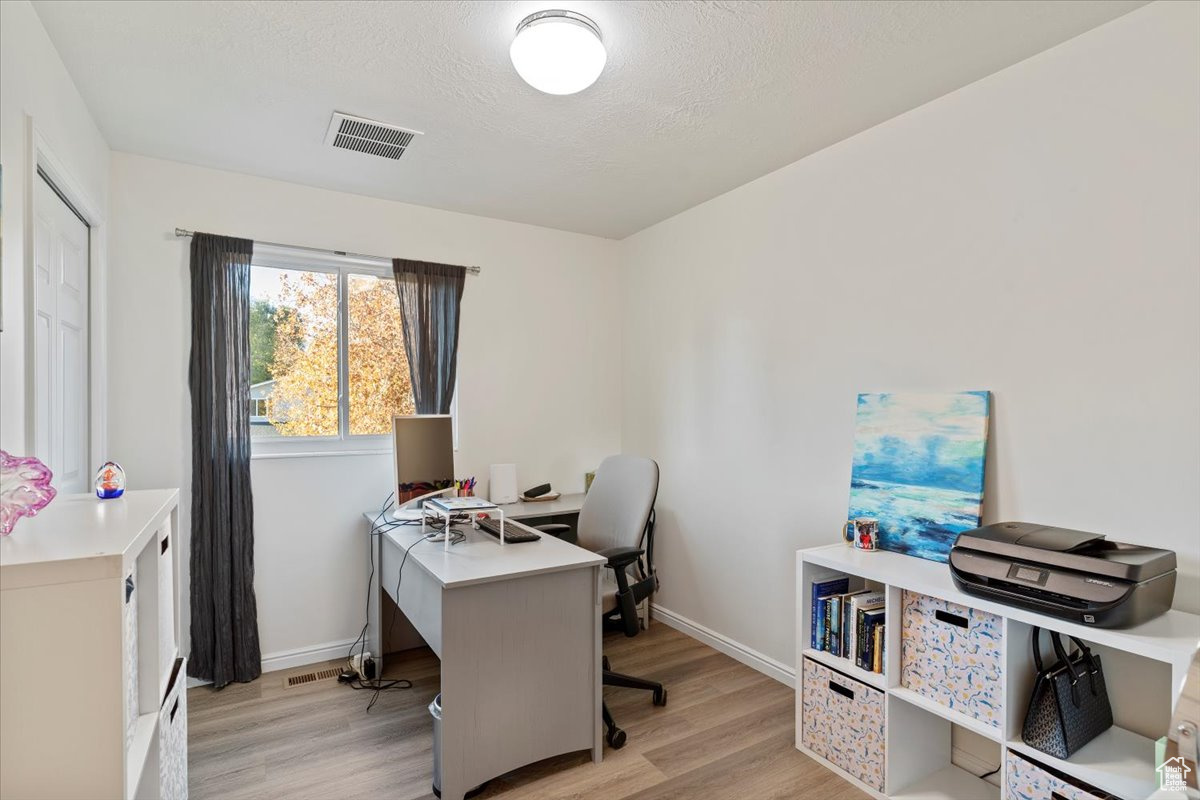 COUNTRY CREEK ESTATE - Residential