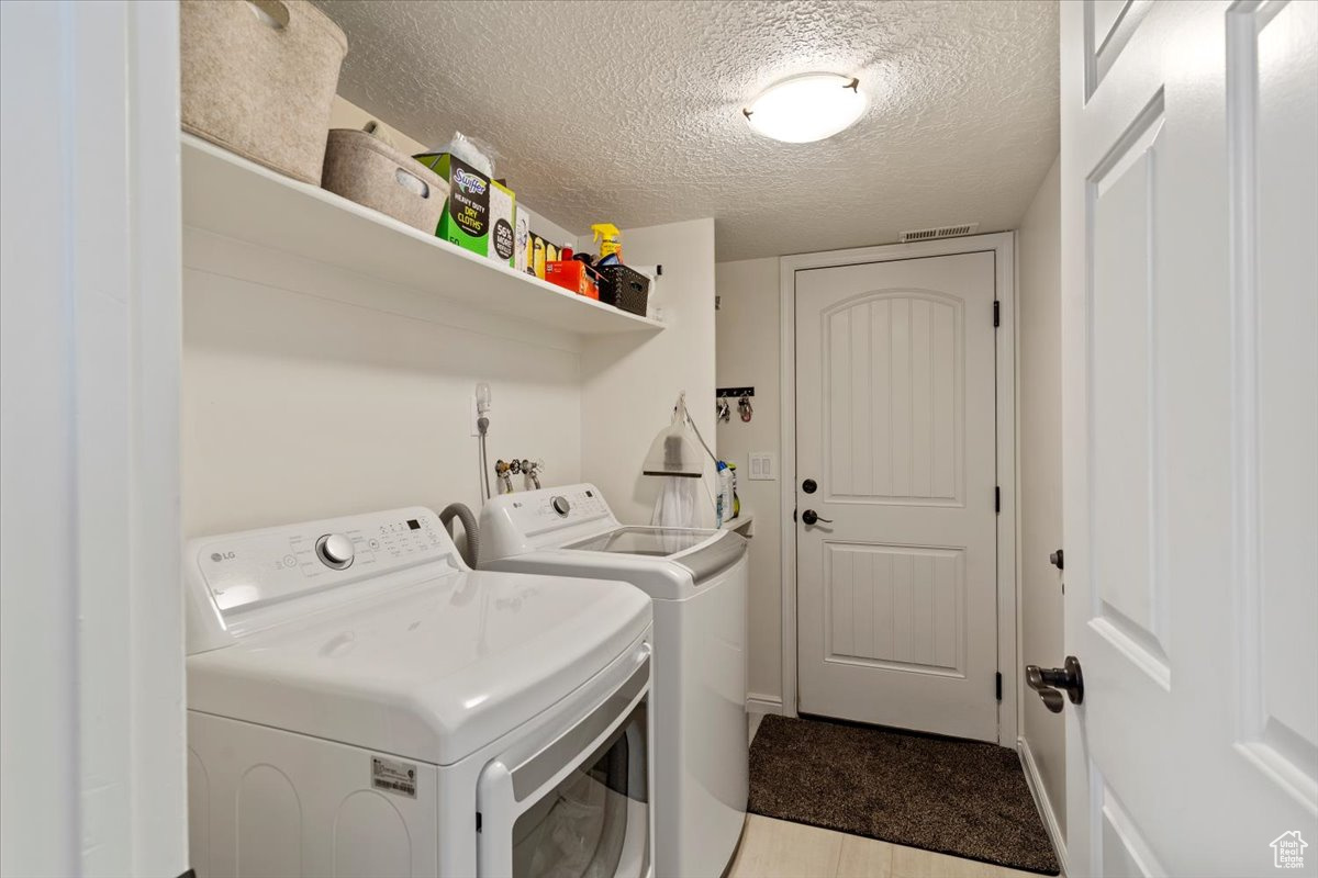 COUNTRY CREEK ESTATE - Residential