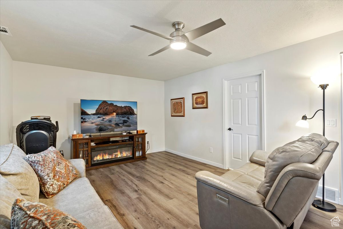 COUNTRY CREEK ESTATE - Residential