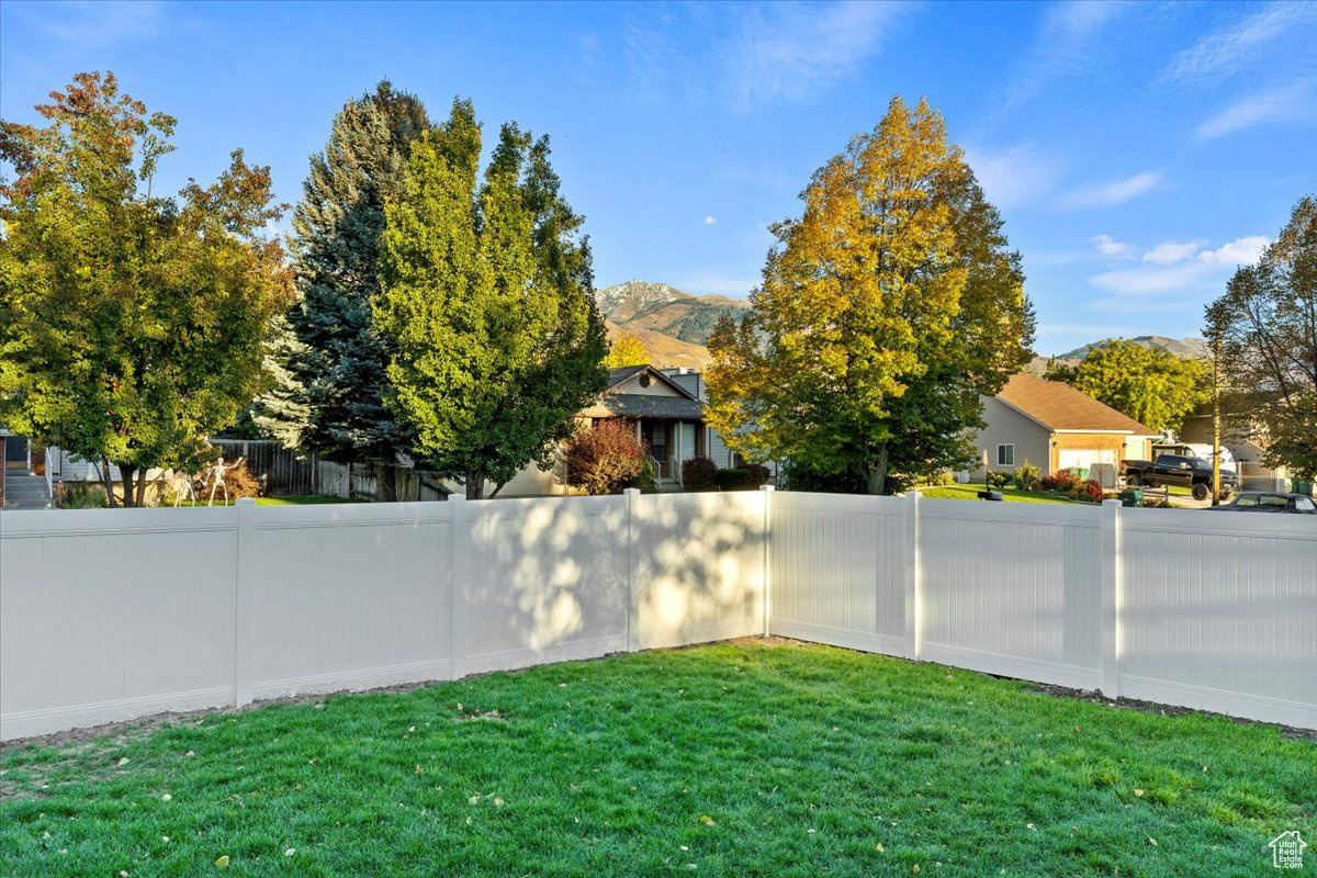 COUNTRY CREEK ESTATE - Residential