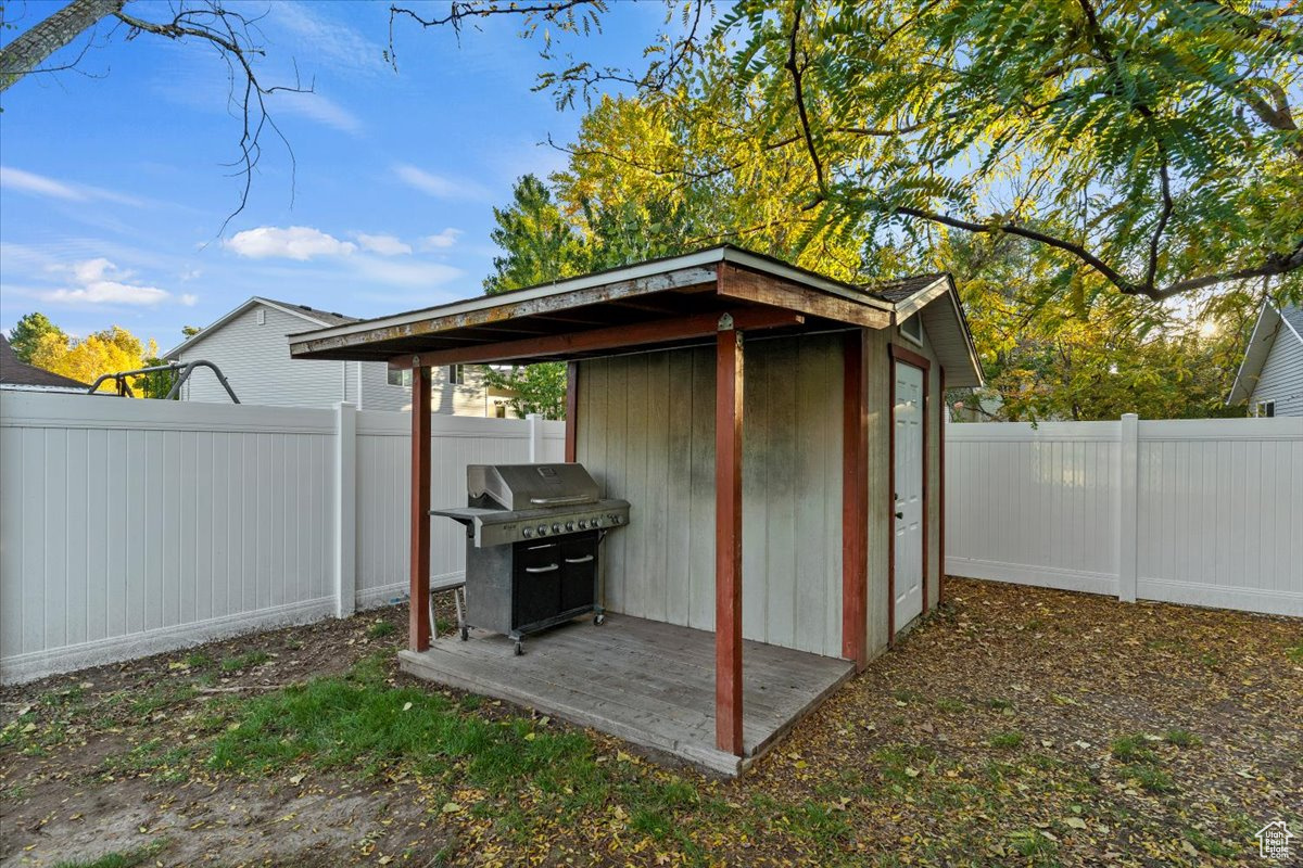 COUNTRY CREEK ESTATE - Residential