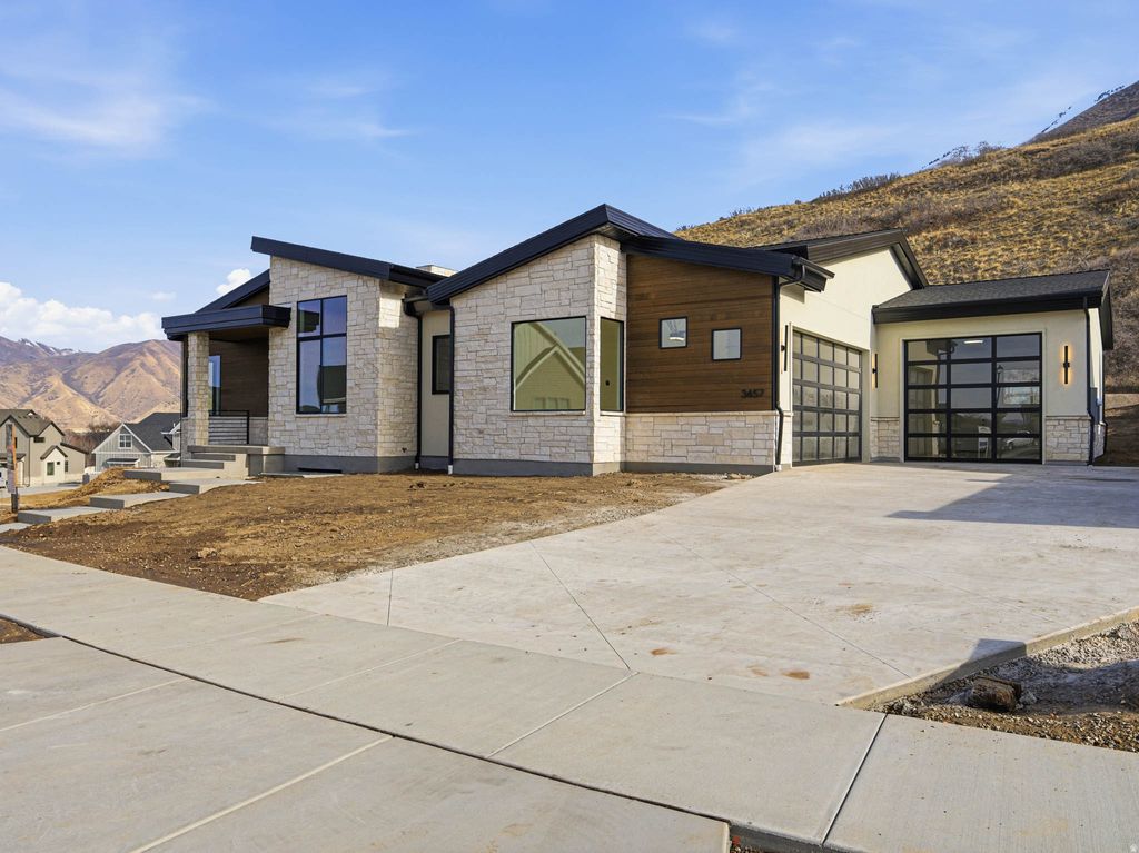 Photo of 3457 S COBBLESTONE LOOP, Mapleton, UT 84664 (MLS # 2132783)