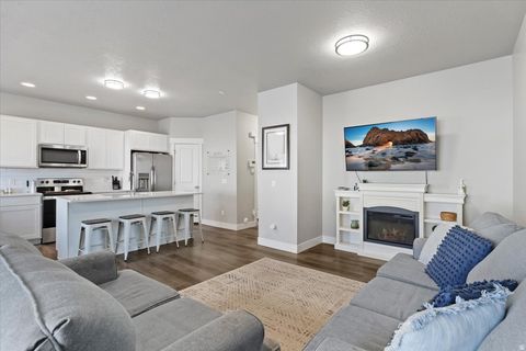 Tiny photo for 463 E LONDON WAY, Clearfield, UT 84015 (MLS # 2130887)