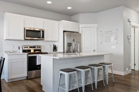 Tiny photo for 463 E LONDON WAY, Clearfield, UT 84015 (MLS # 2130887)