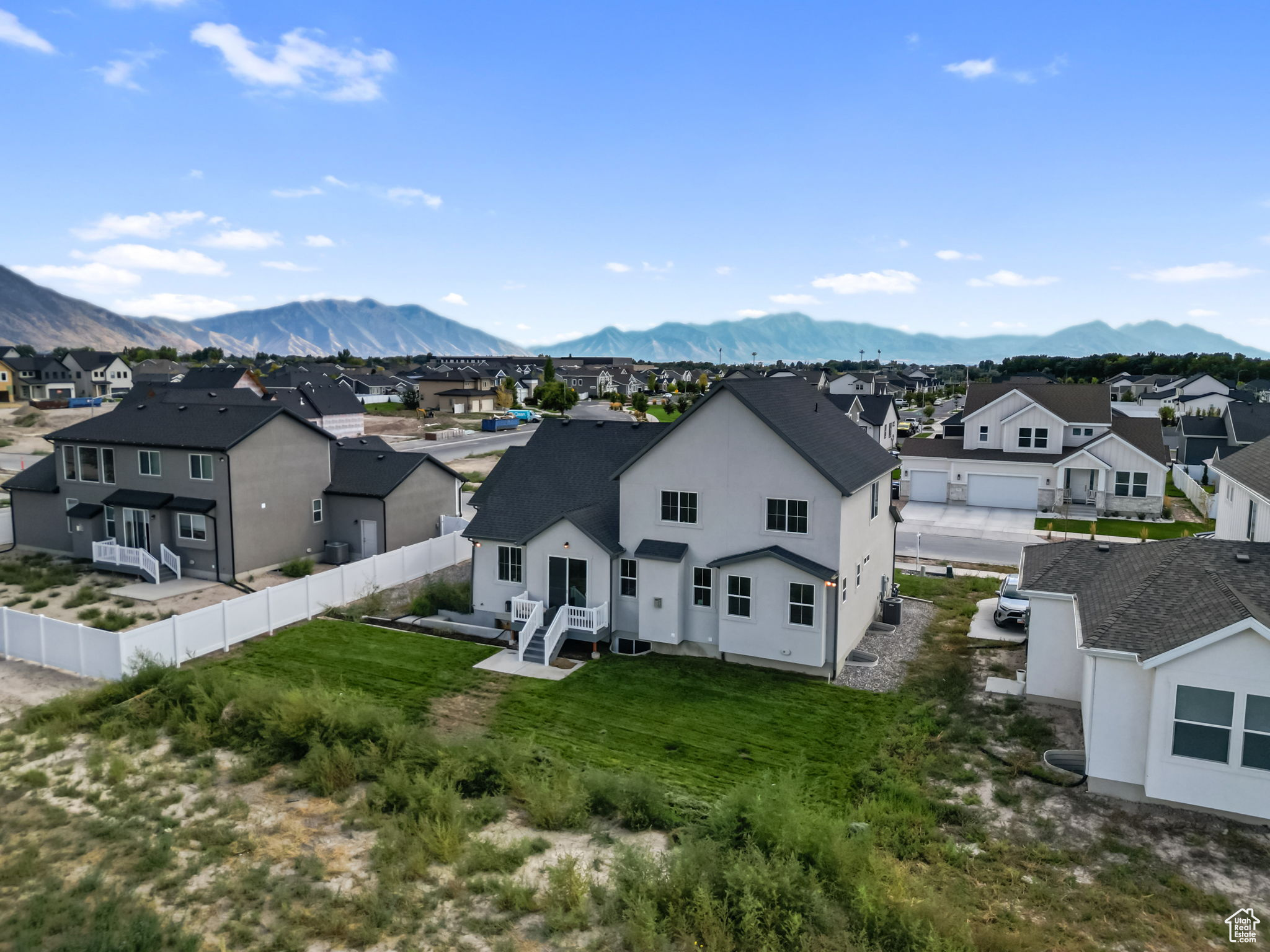 BROADVIEW SHORES 618 - Residential