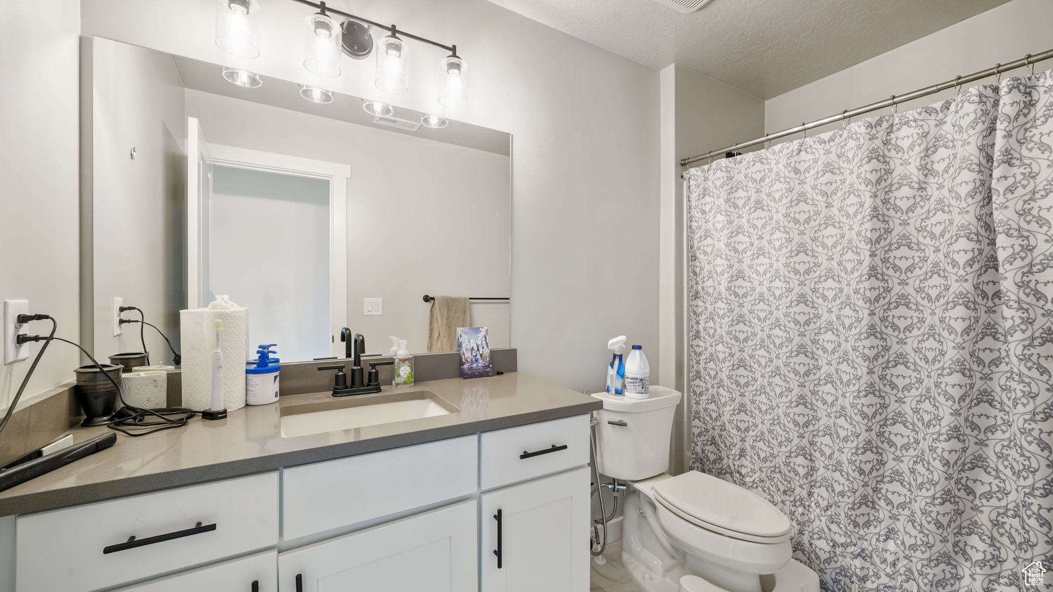 BROADVIEW SHORES 618 - Residential