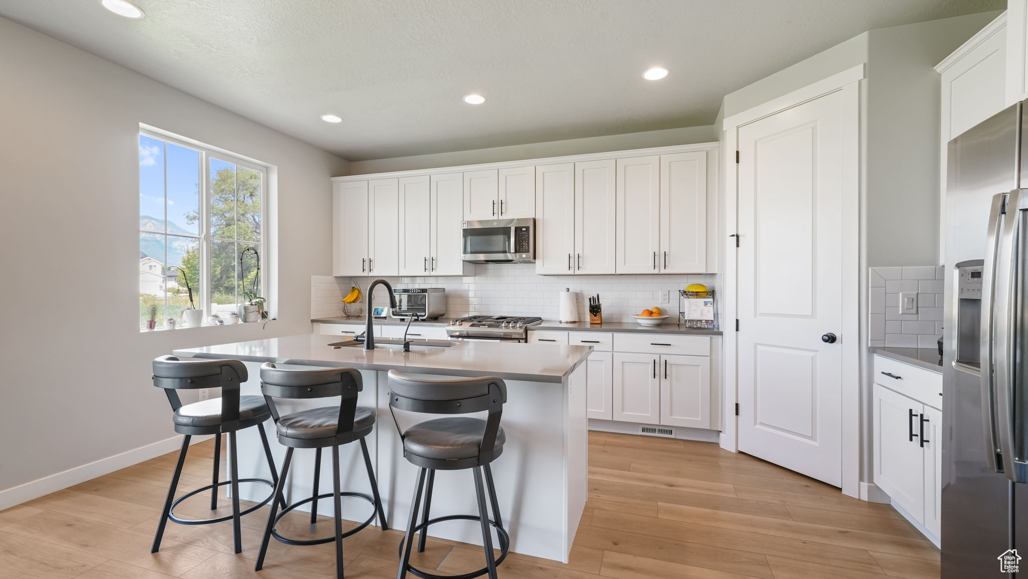 BROADVIEW SHORES 618 - Residential