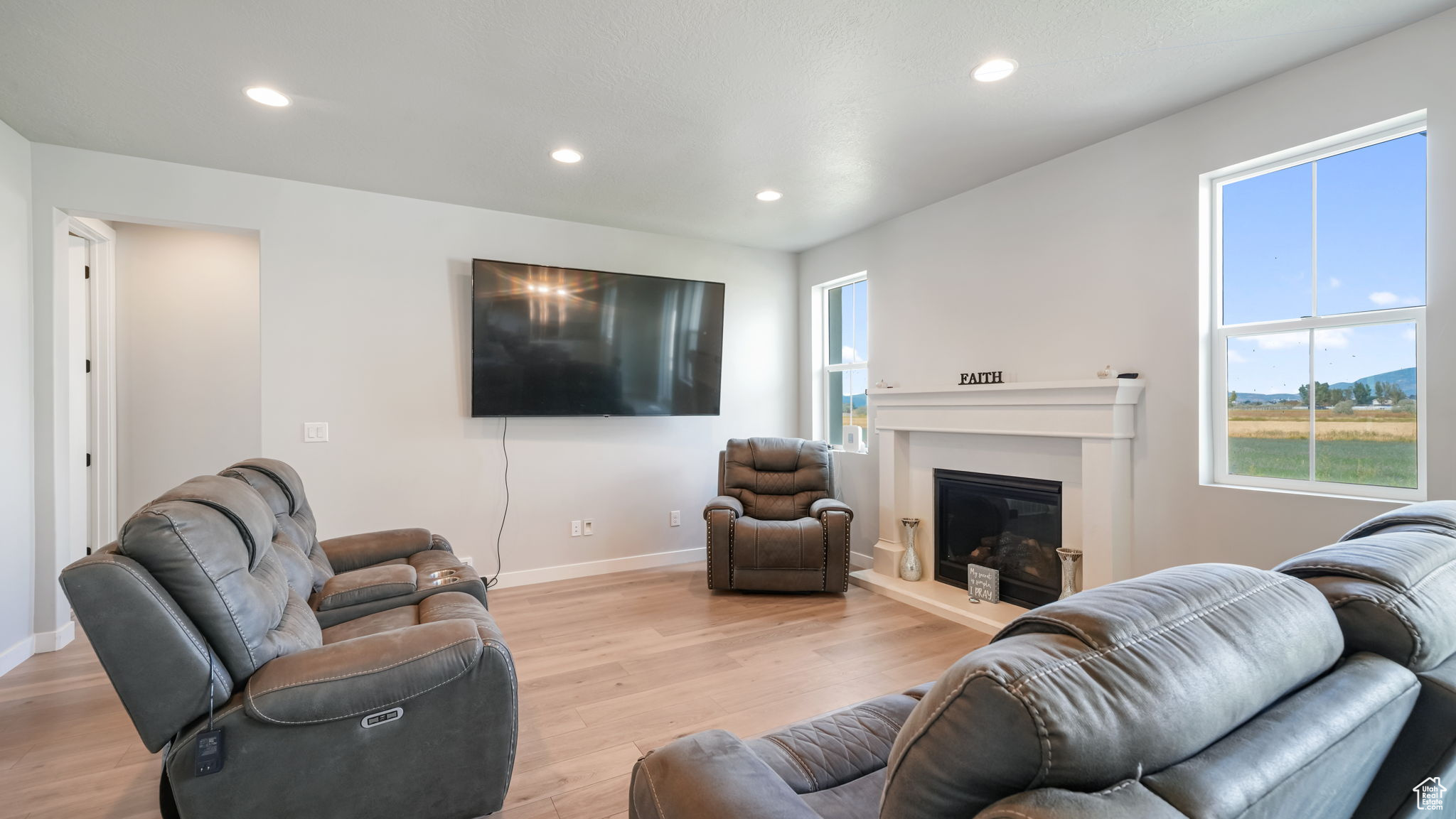 BROADVIEW SHORES 618 - Residential