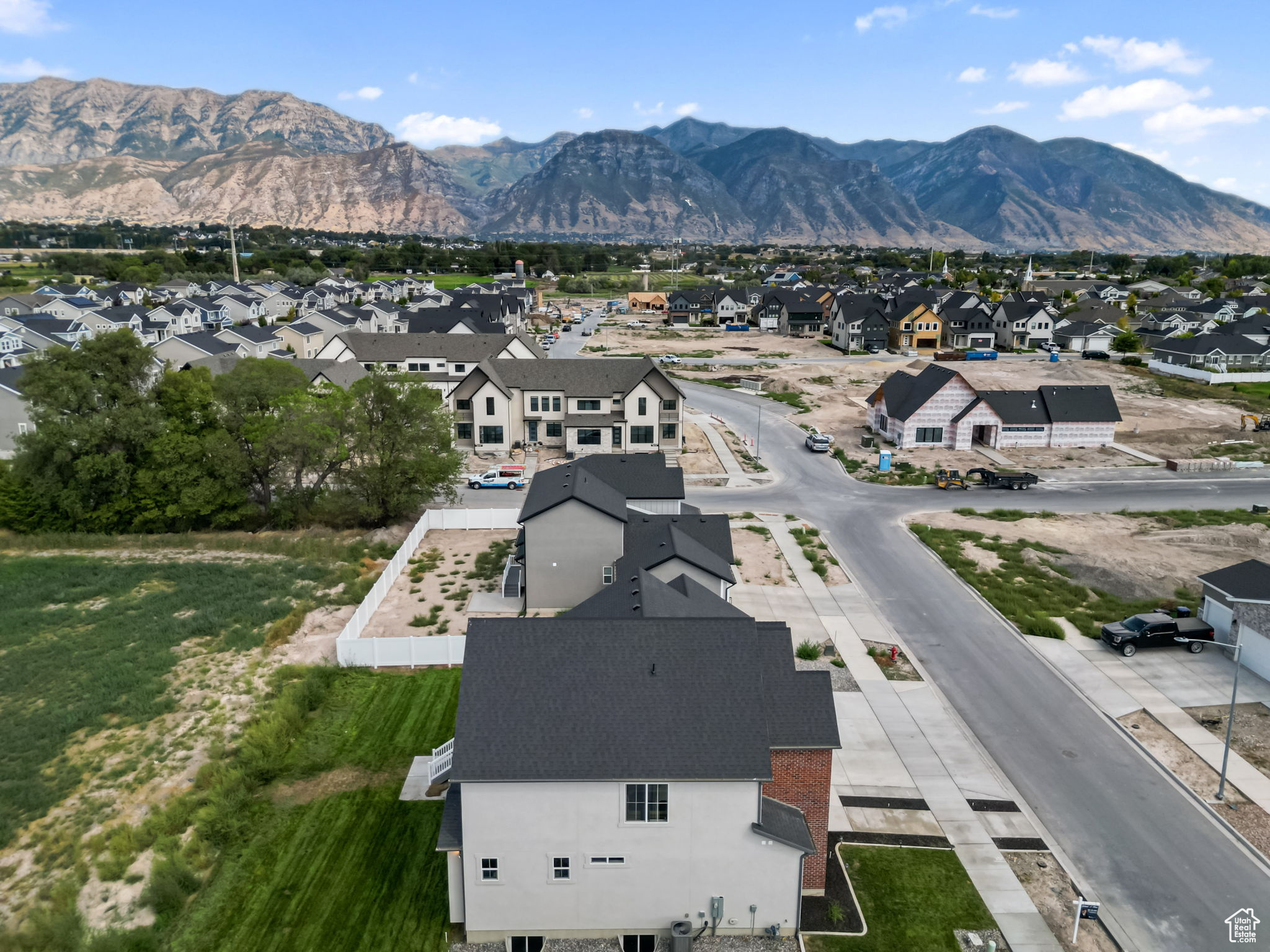 BROADVIEW SHORES 618 - Residential