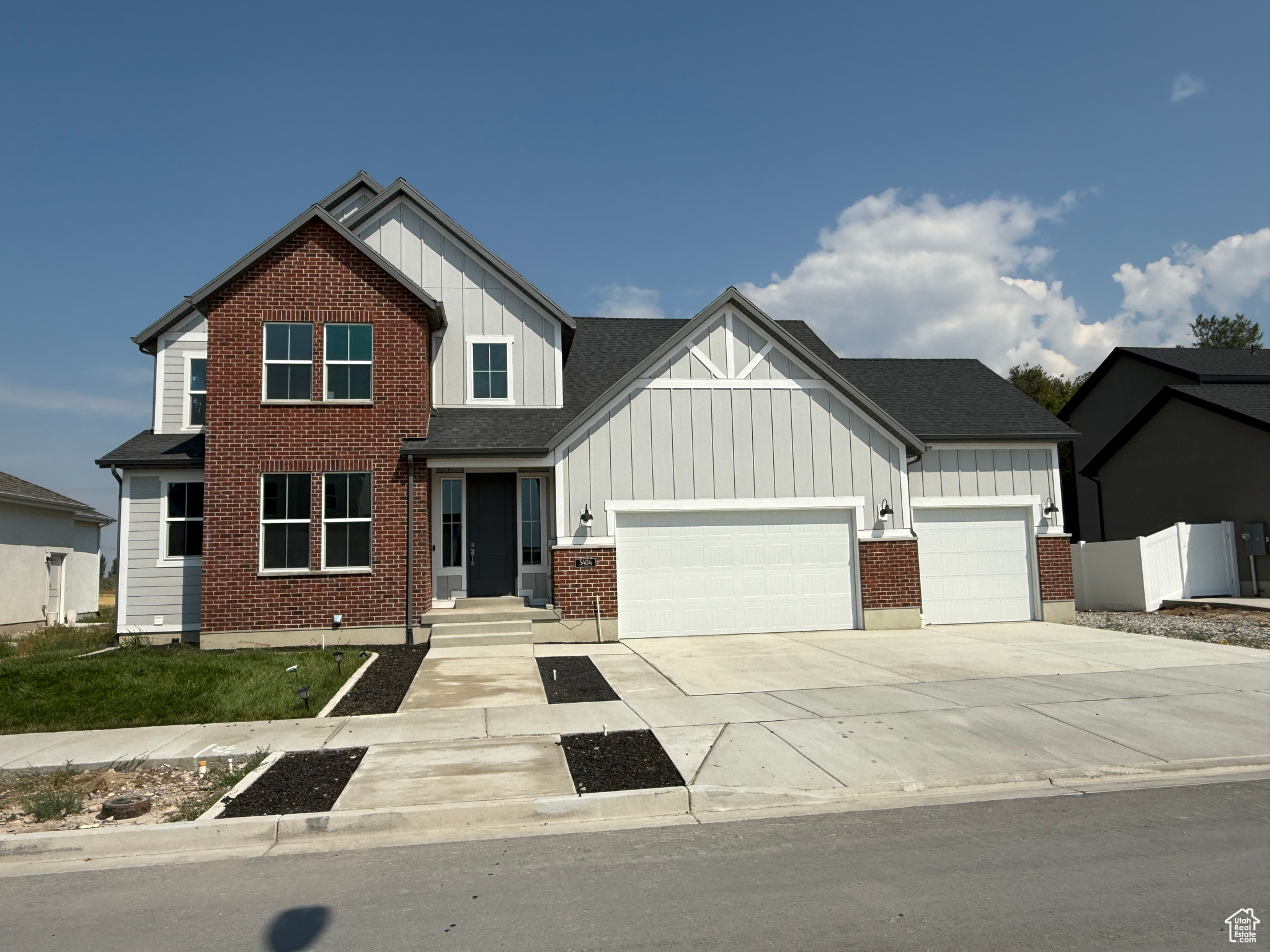 BROADVIEW SHORES 618 - Residential