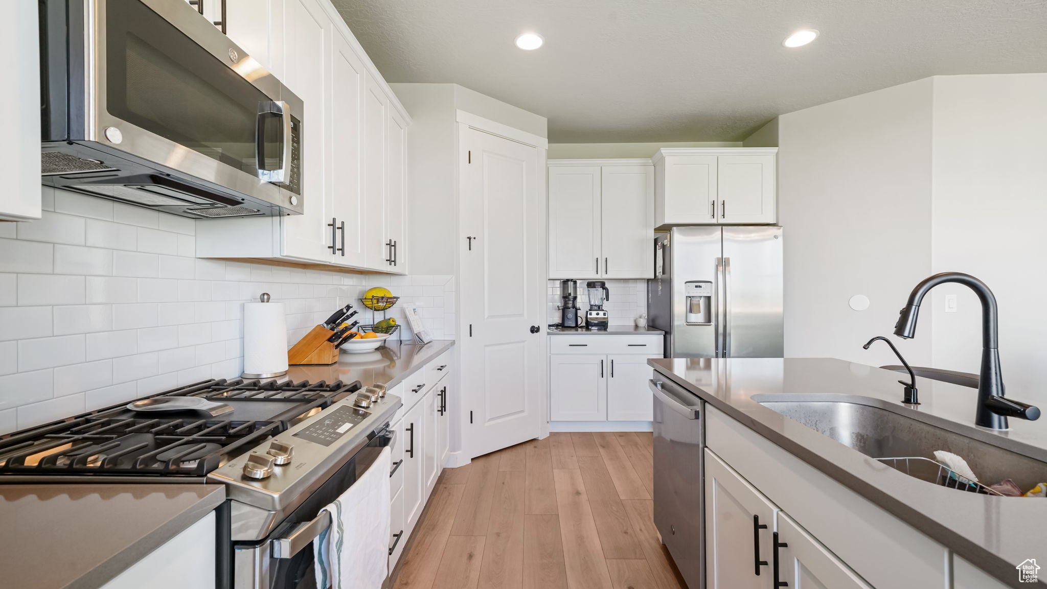 BROADVIEW SHORES 618 - Residential