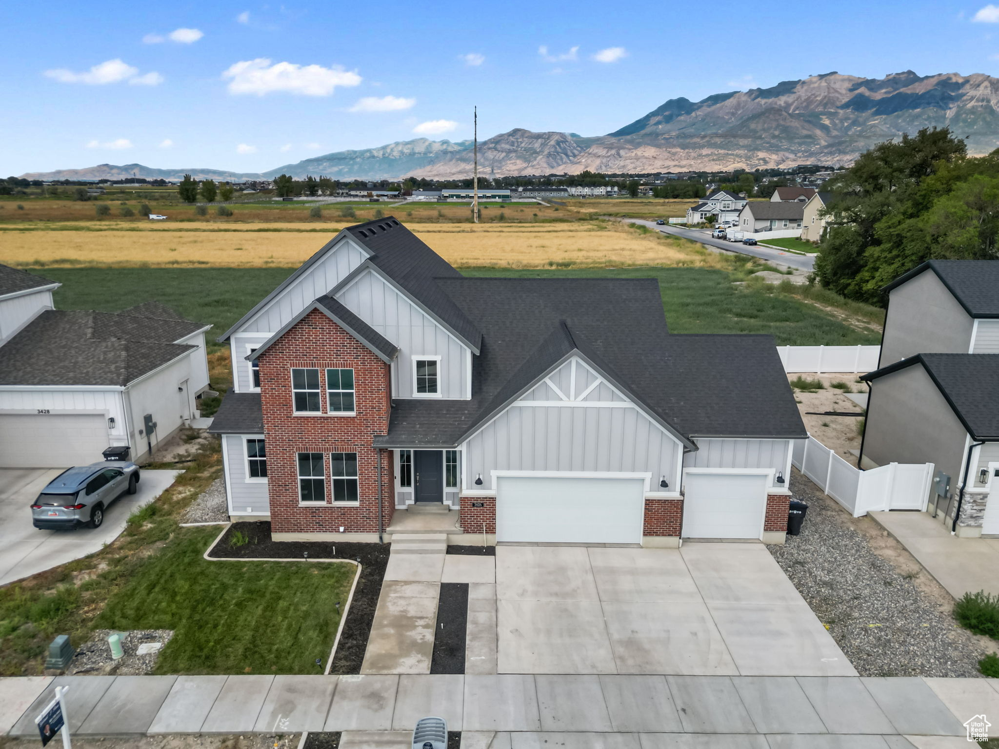 BROADVIEW SHORES 618 - Residential