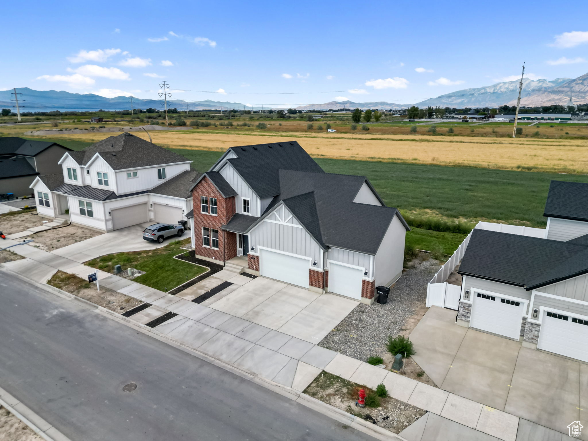 BROADVIEW SHORES 618 - Residential