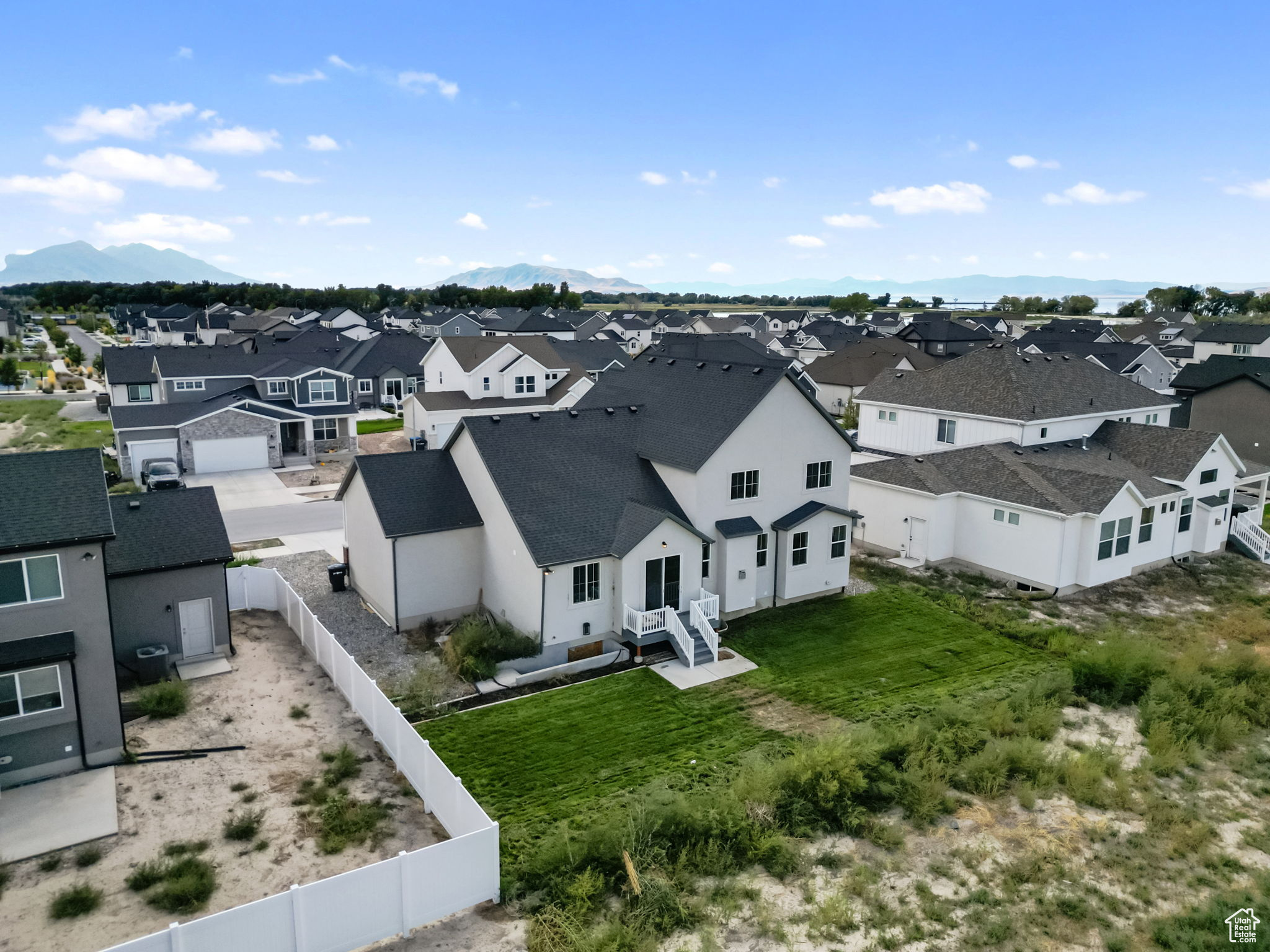 BROADVIEW SHORES 618 - Residential