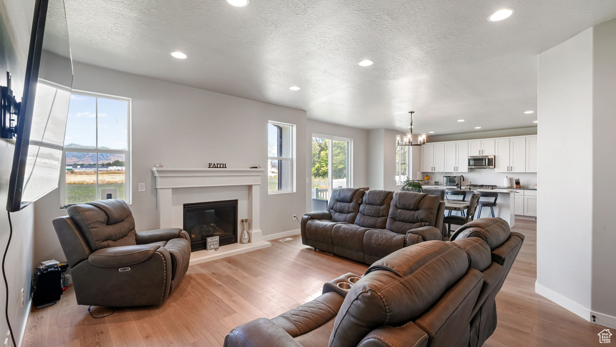 BROADVIEW SHORES 618 - Residential
