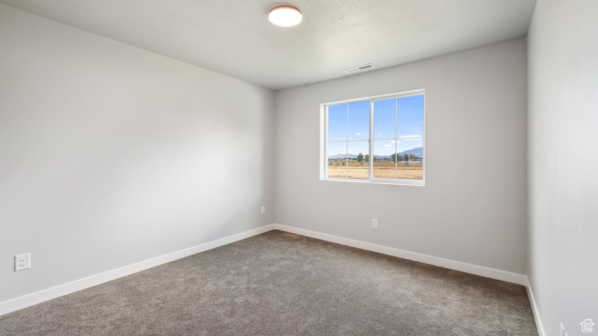 BROADVIEW SHORES 618 - Residential