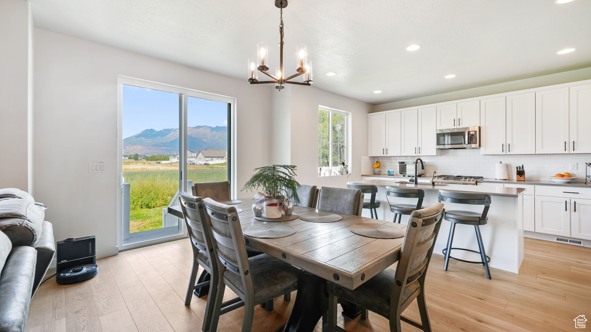 BROADVIEW SHORES 618 - Residential