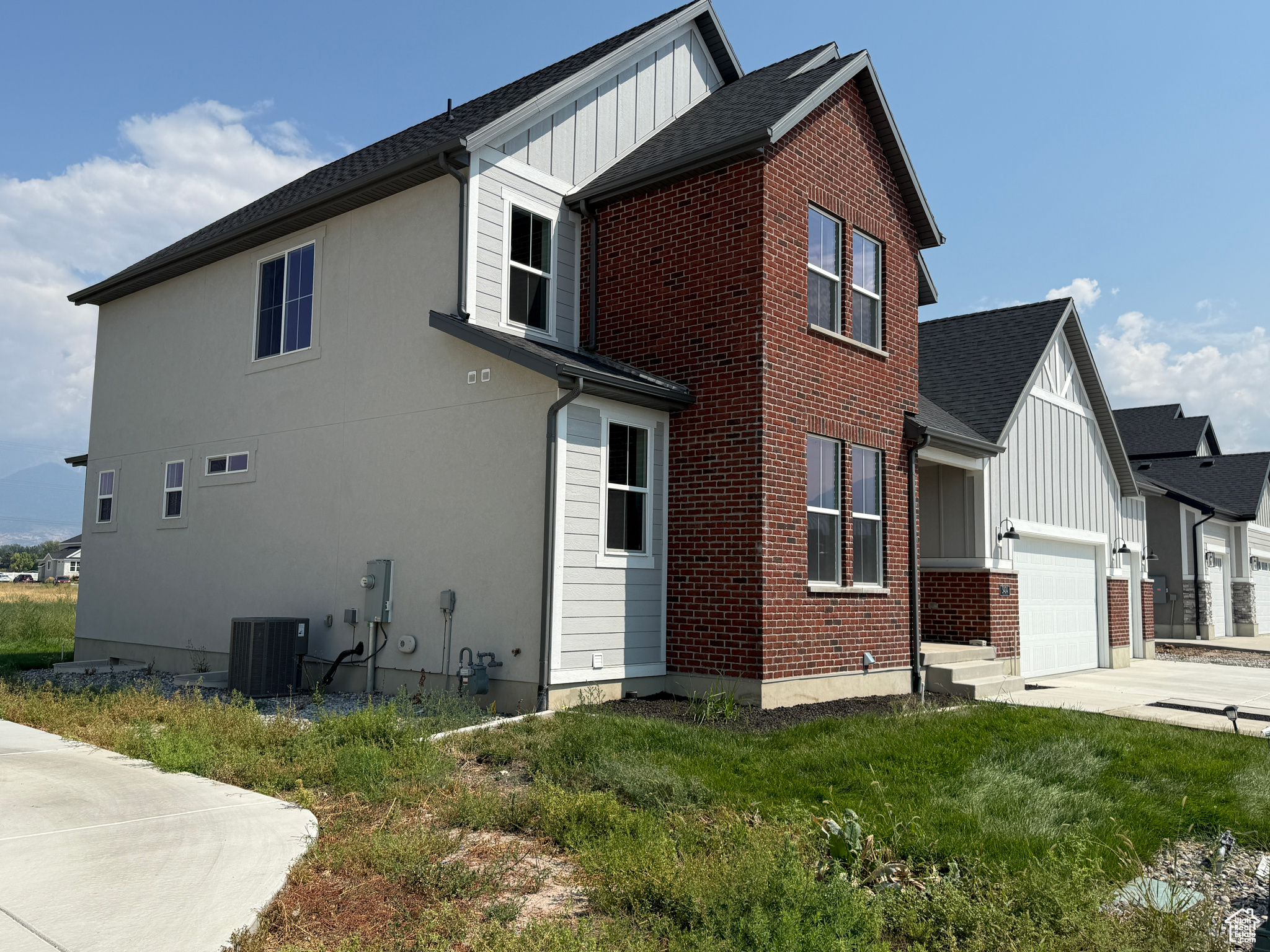 BROADVIEW SHORES 618 - Residential