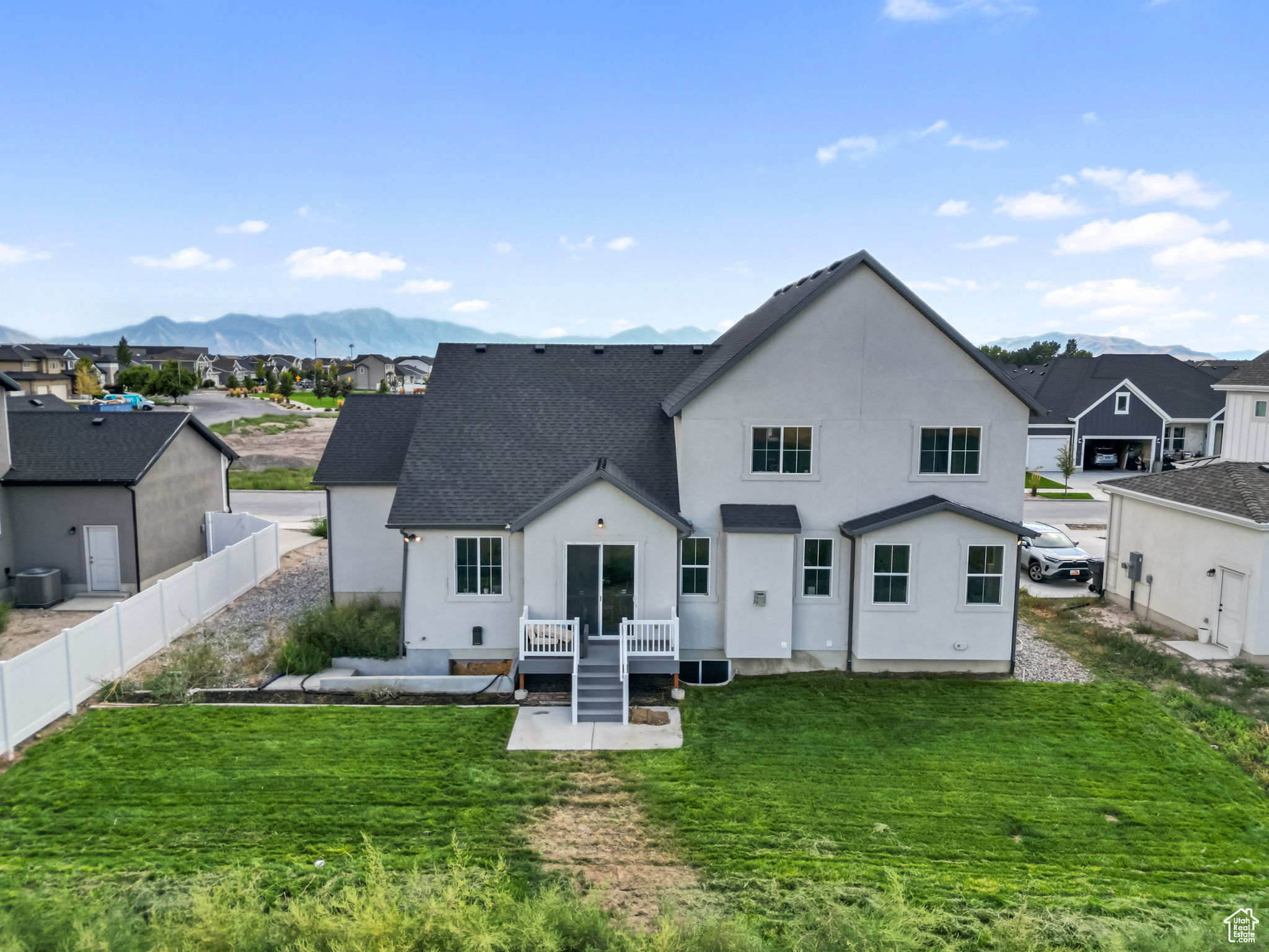 BROADVIEW SHORES 618 - Residential
