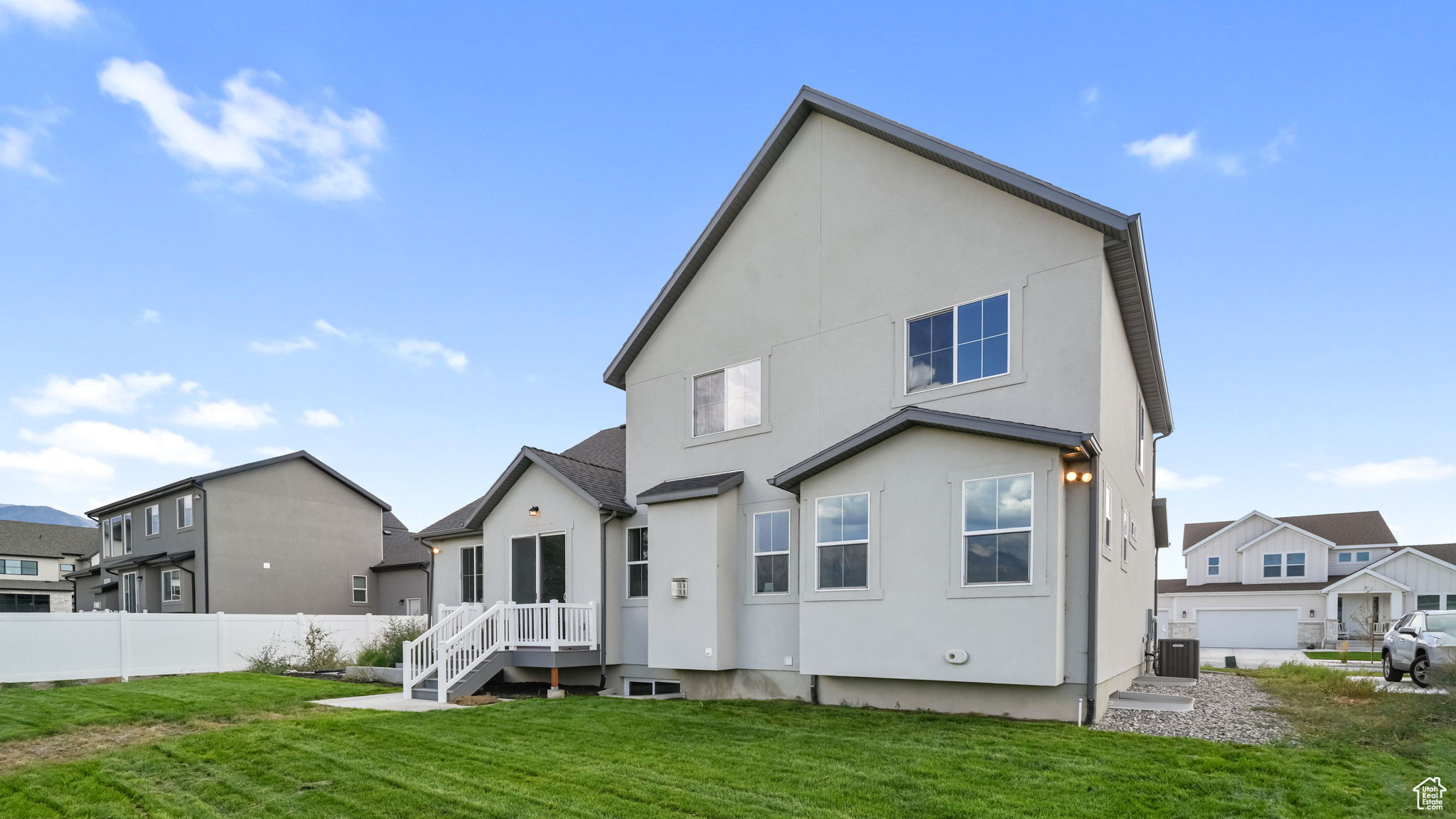 BROADVIEW SHORES 618 - Residential