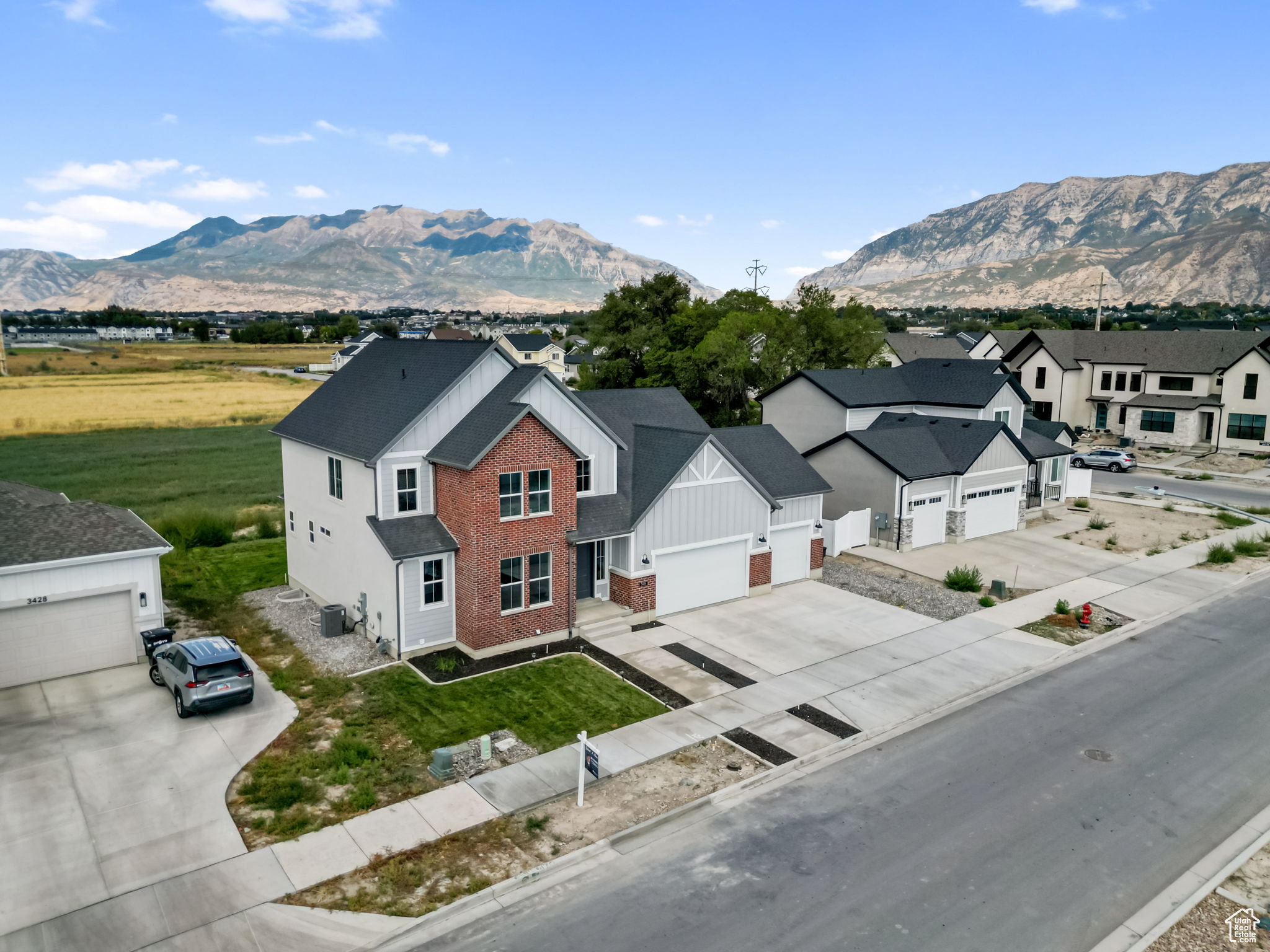 BROADVIEW SHORES 618 - Residential