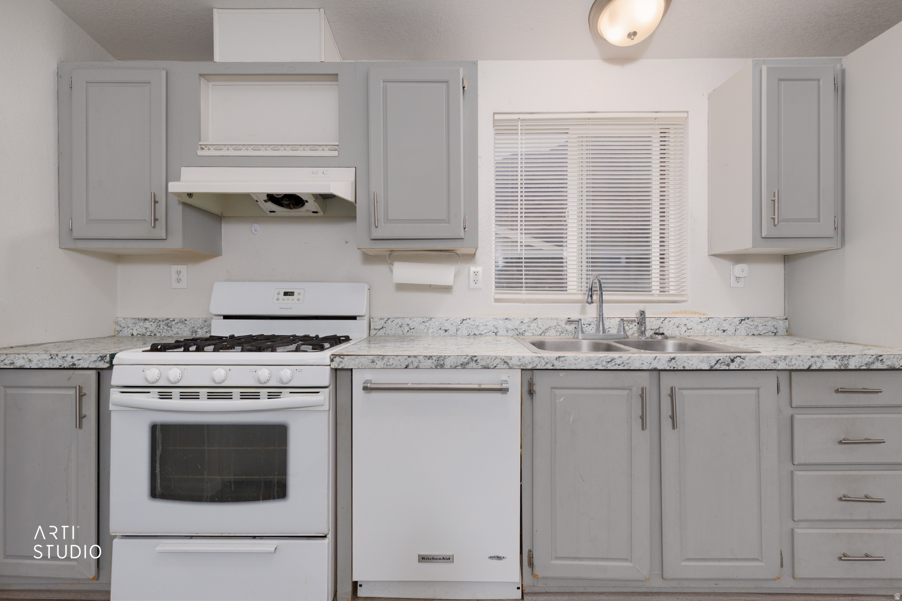 OAKBROOK - Residential