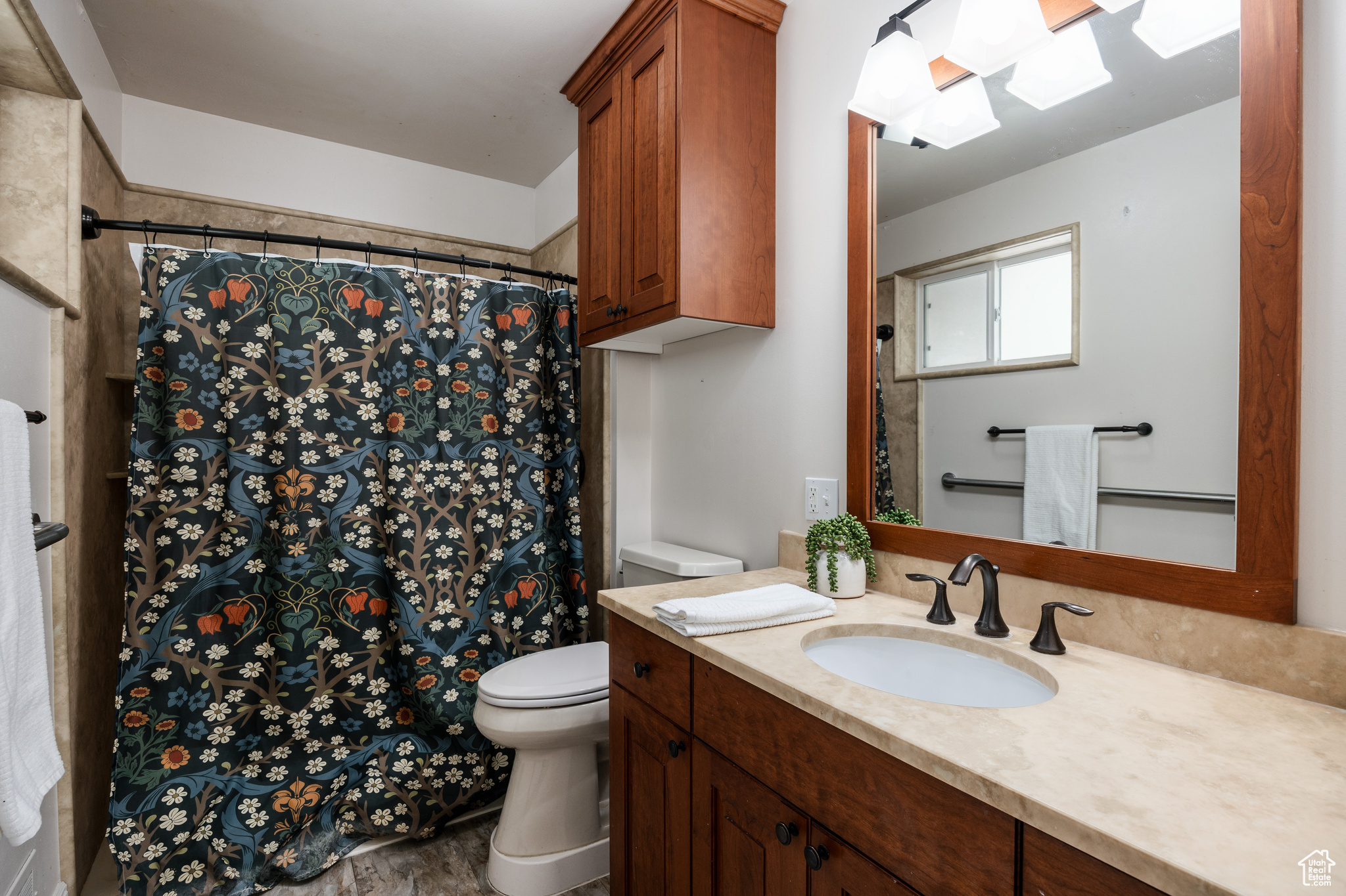 HILTON HOMES - Residential