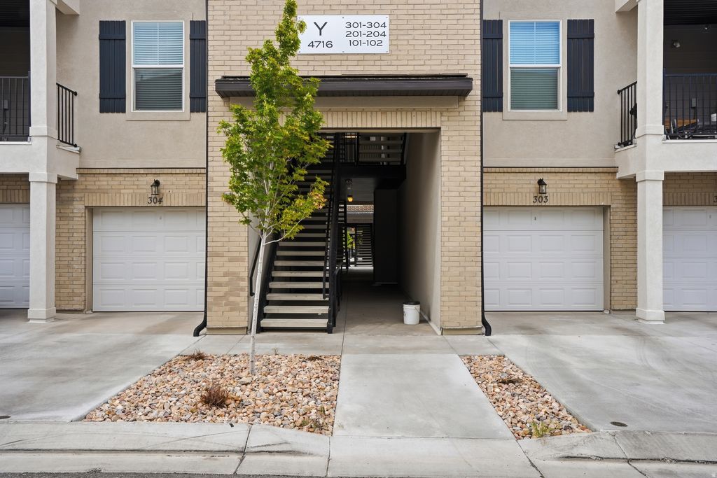 Photo of 4716 W GRADY LN S #Y302, Riverton, UT 84096 (MLS # 2155747)