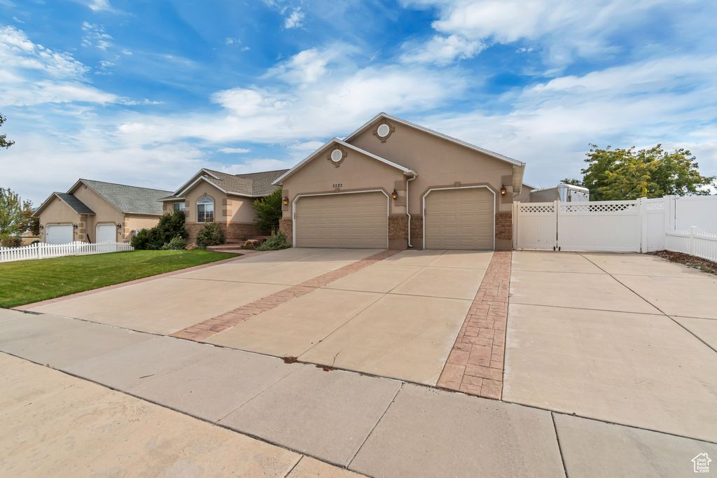Photo of 5233 W AUTUMN CREEK DR, Riverton, UT 84096 (MLS # 2119217)