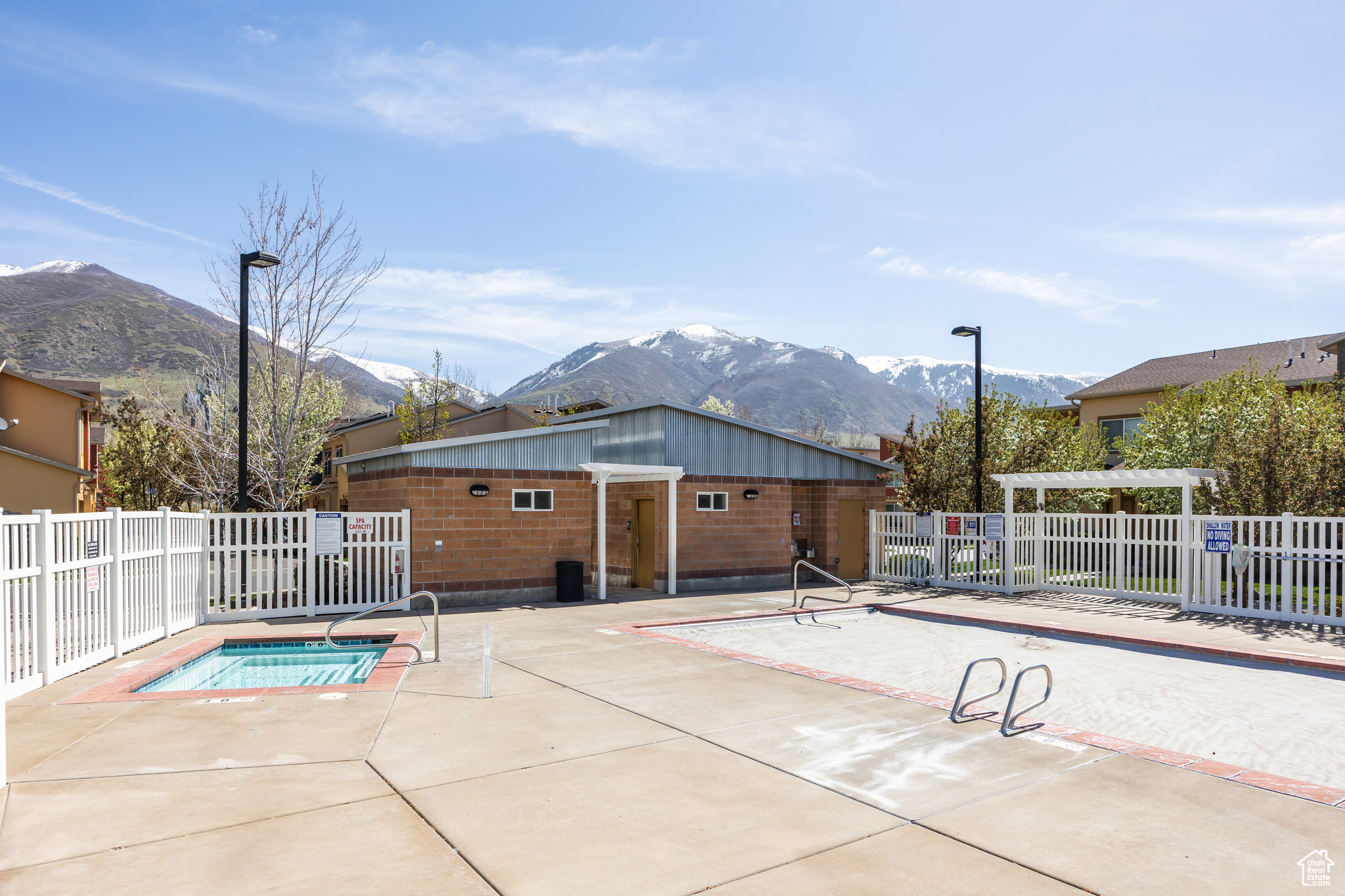 FARMINGTON CROSSING - Residential