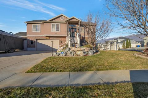 Photo of 1942 W SILVER SPUR WAY N, Farmington, UT 84025 (MLS # 2127360)