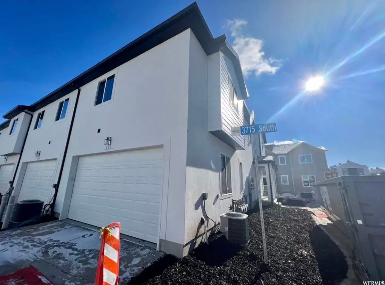 SALT POINT - Residential Lease