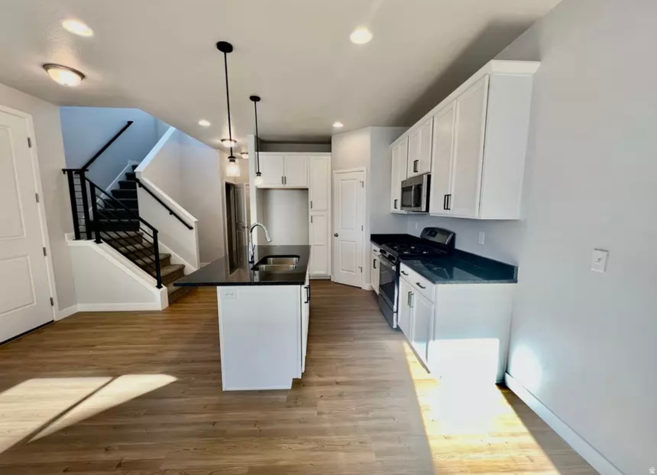 SALT POINT - Residential Lease