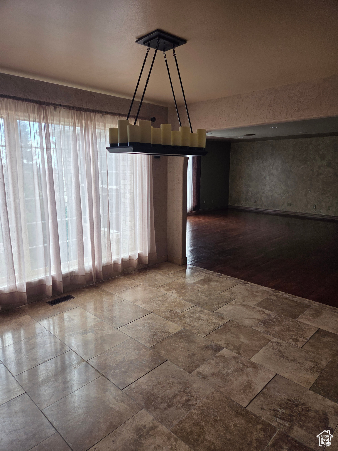 HILLCREST - Residential