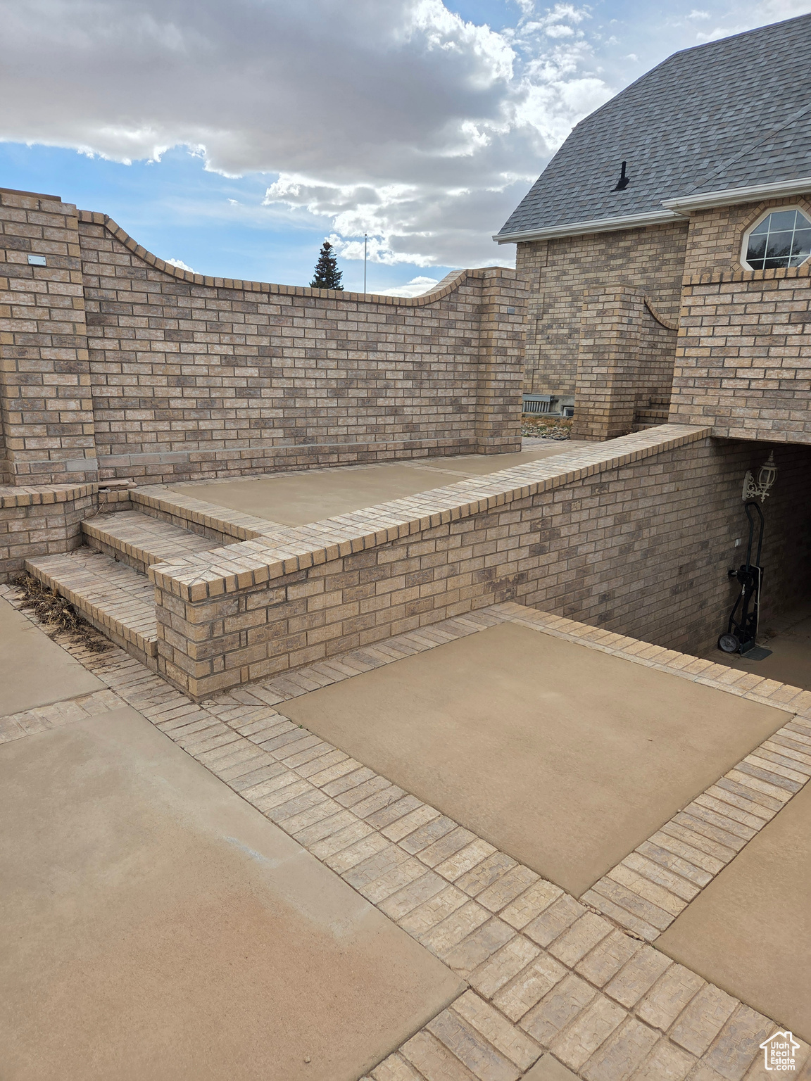 HILLCREST - Residential