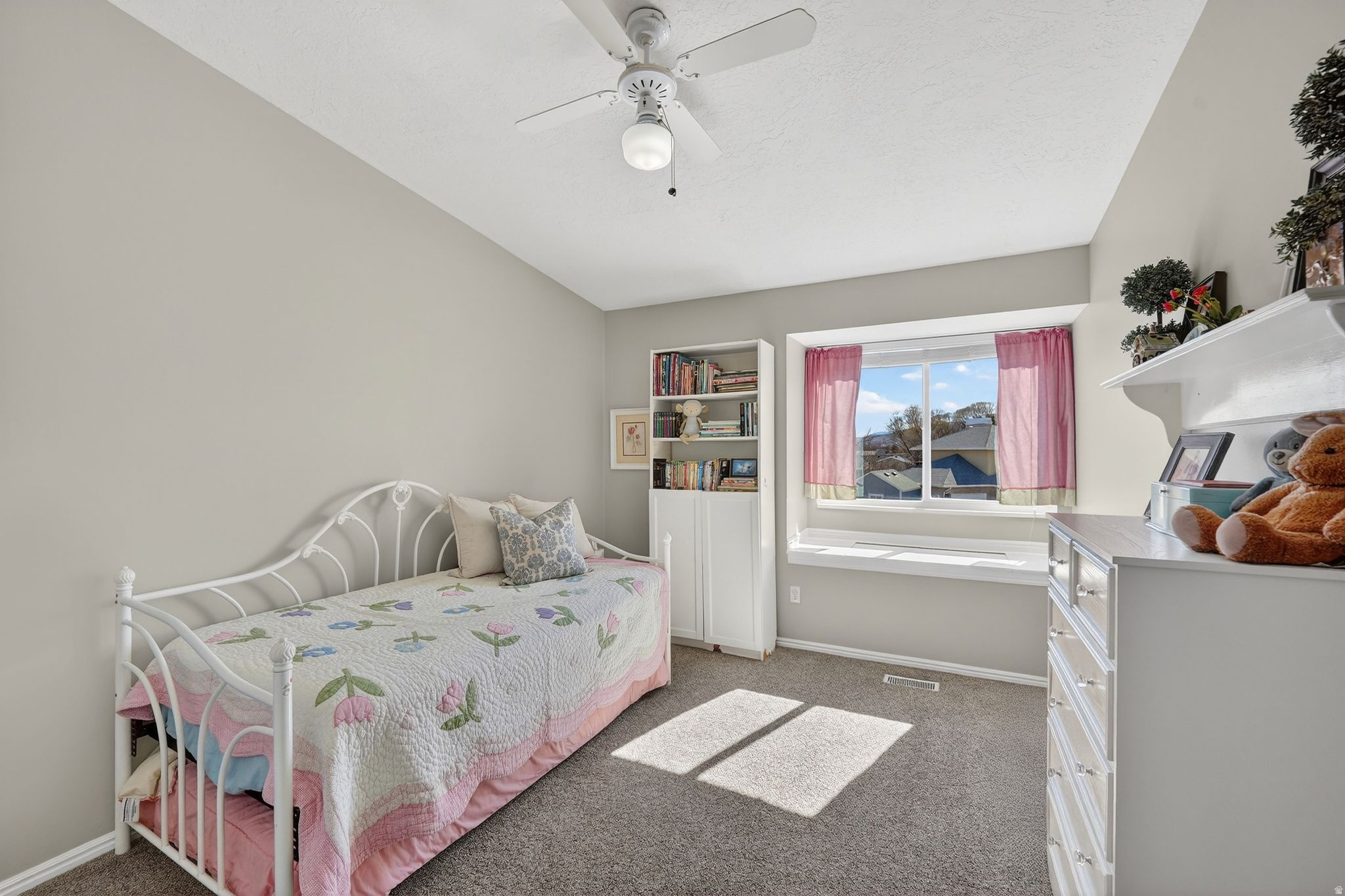 HOMESTEAD ES - Residential