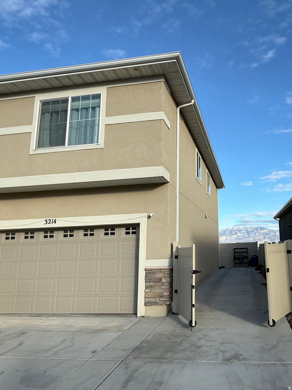 Photo of 3214 S HAWK DR W, Saratoga Springs, UT 84045 (MLS # 2122073)