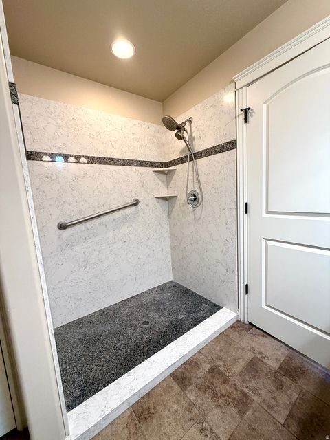 Tiny photo for 524 HYDE PARK LN, Kaysville, UT 84037 (MLS # 2134670)