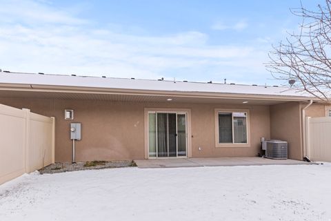 Tiny photo for 524 HYDE PARK LN, Kaysville, UT 84037 (MLS # 2134670)