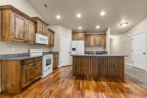 Tiny photo for 524 HYDE PARK LN, Kaysville, UT 84037 (MLS # 2134670)