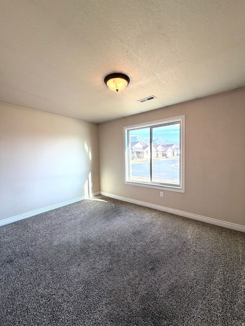Tiny photo for 524 HYDE PARK LN, Kaysville, UT 84037 (MLS # 2134670)