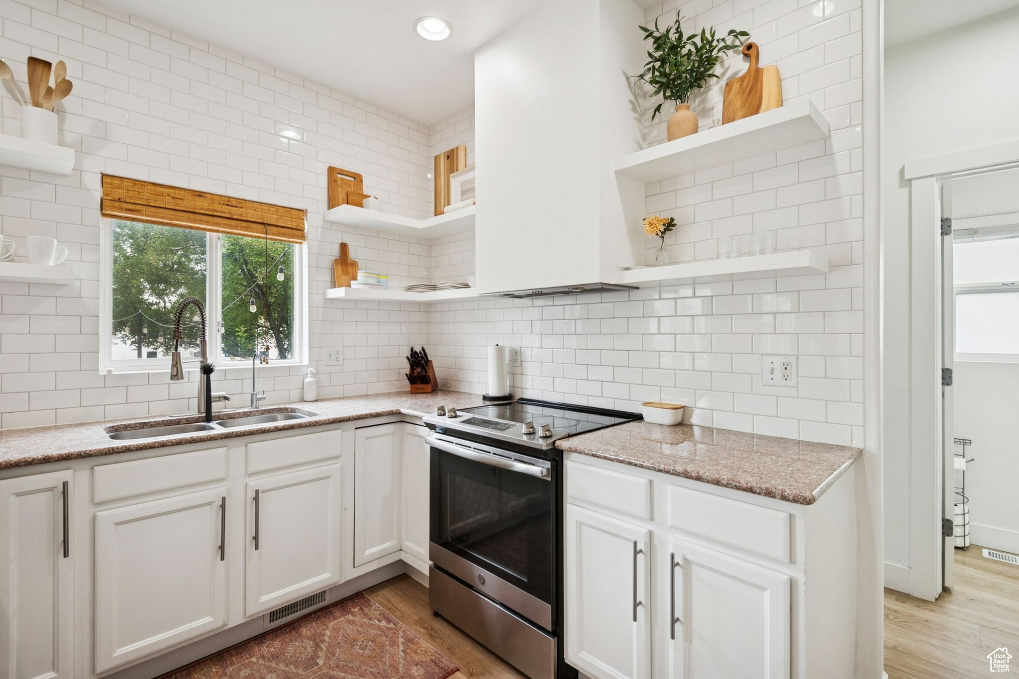 EAGLES GATE - Residential