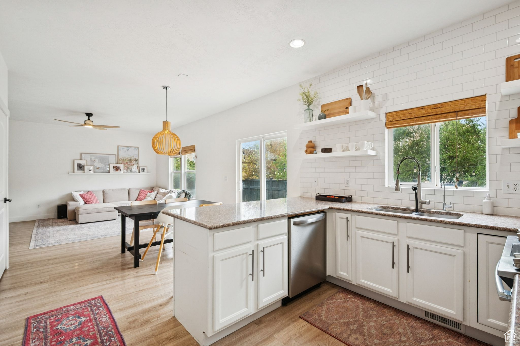 EAGLES GATE - Residential