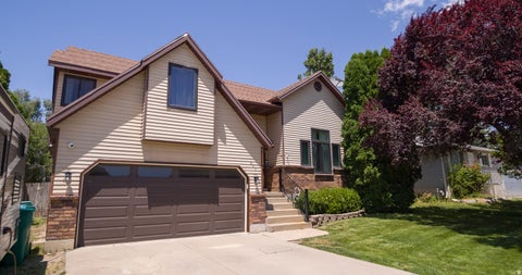 Photo of 823 E CREEKSIDE DR S, Layton, UT 84041 (MLS # 2167130)